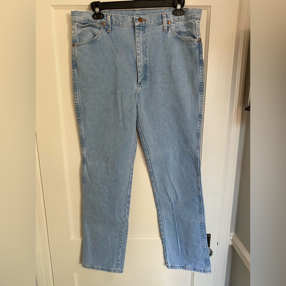 Lightwashed Wrangler Jeans - 38x34